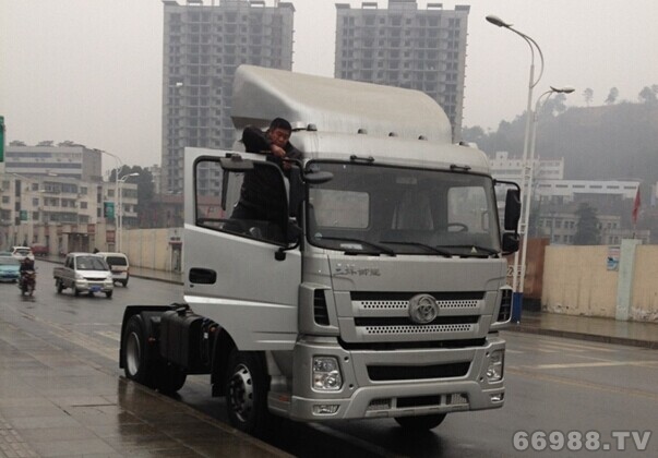 國(guó)Ⅳ 4×2 港口碼頭牽引車 STQ4181L02Y4N4型牽引汽車