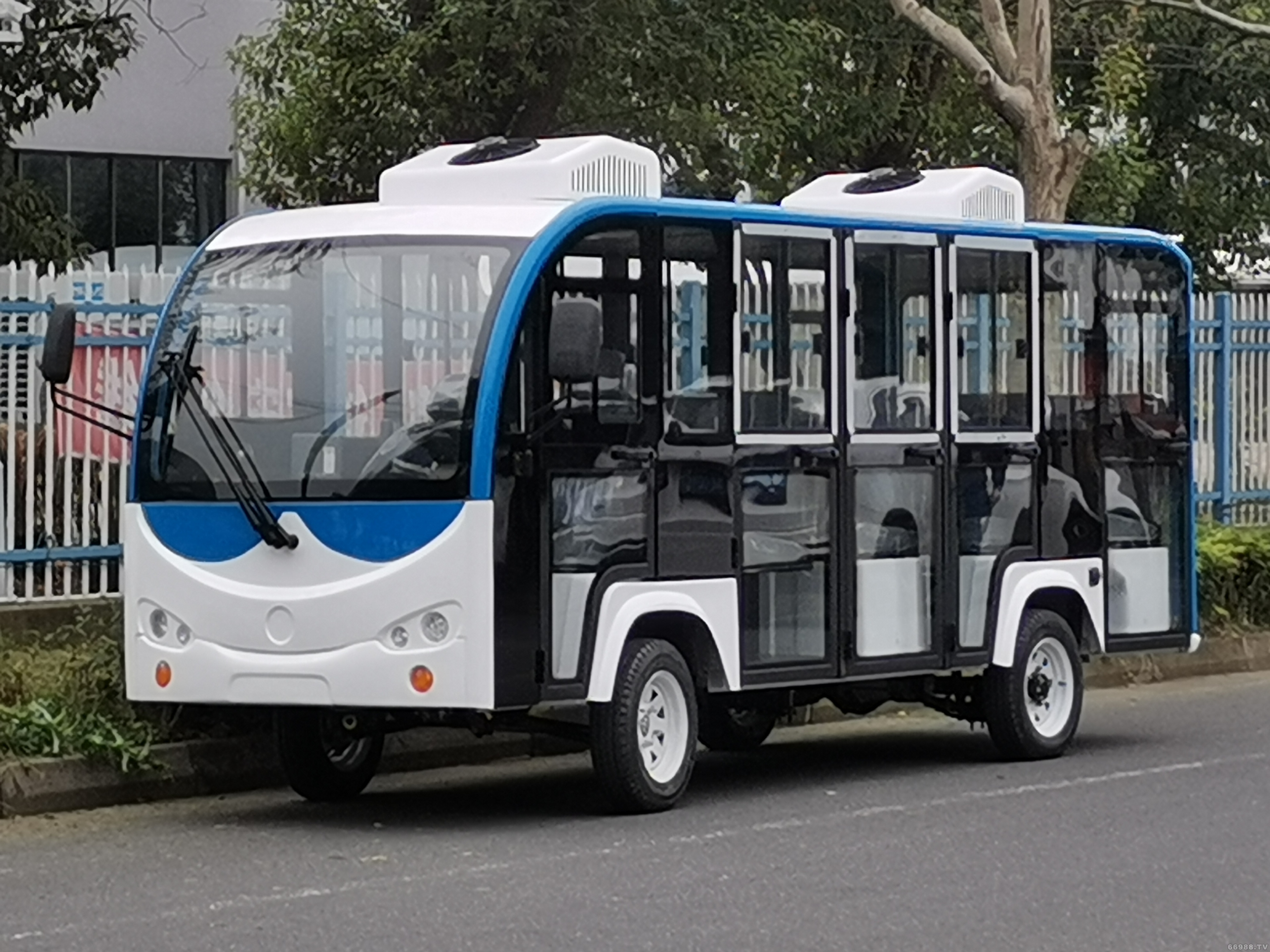 封閉觀光車，蘇州優(yōu)力德帶門電動(dòng)觀光車